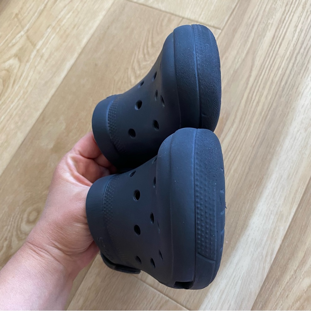 Crocs Classic Clogs - Picture 2 of 8